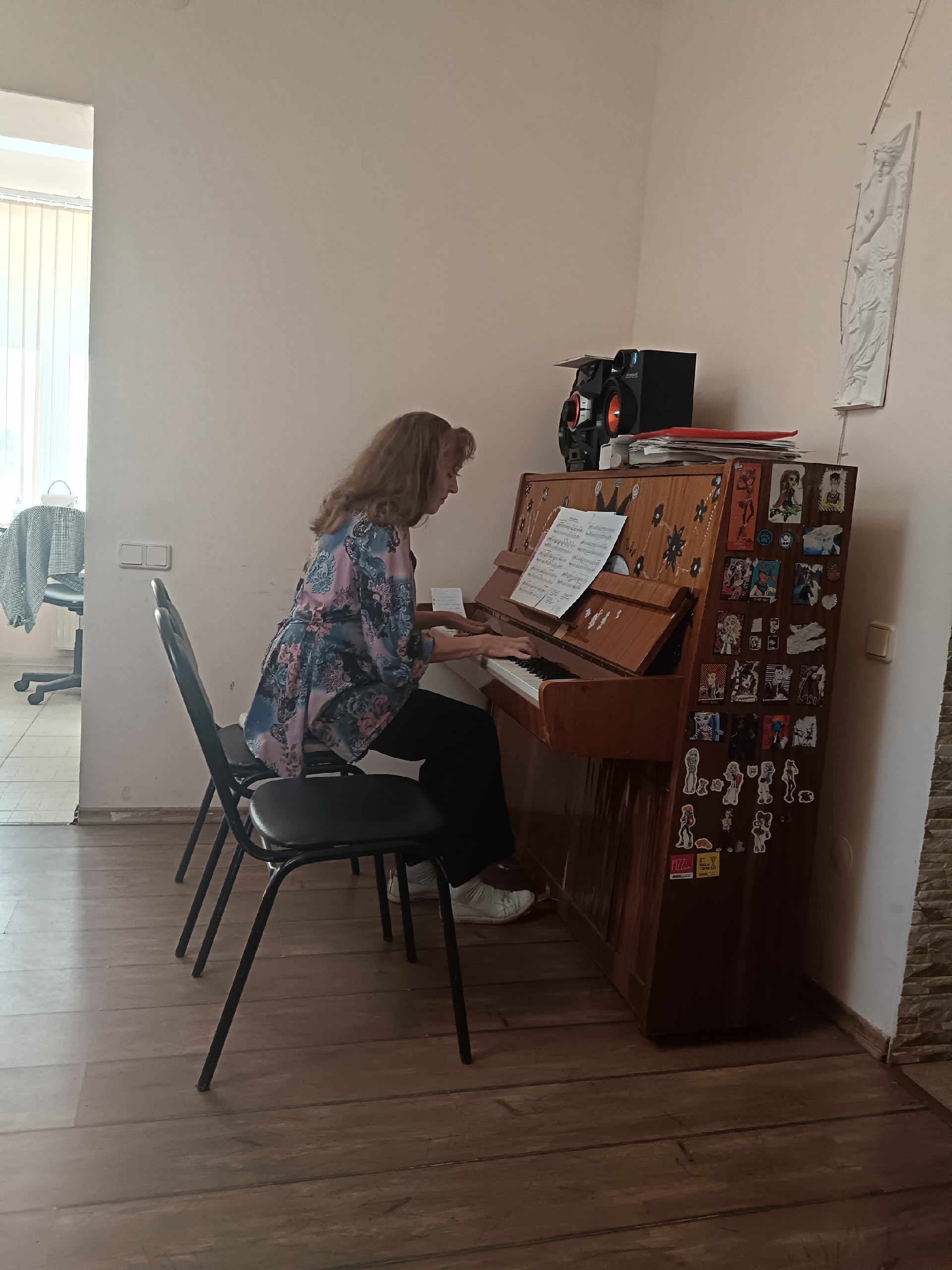 Елена Толчинская провела музыкальную встречу с исполнением военных мелодий