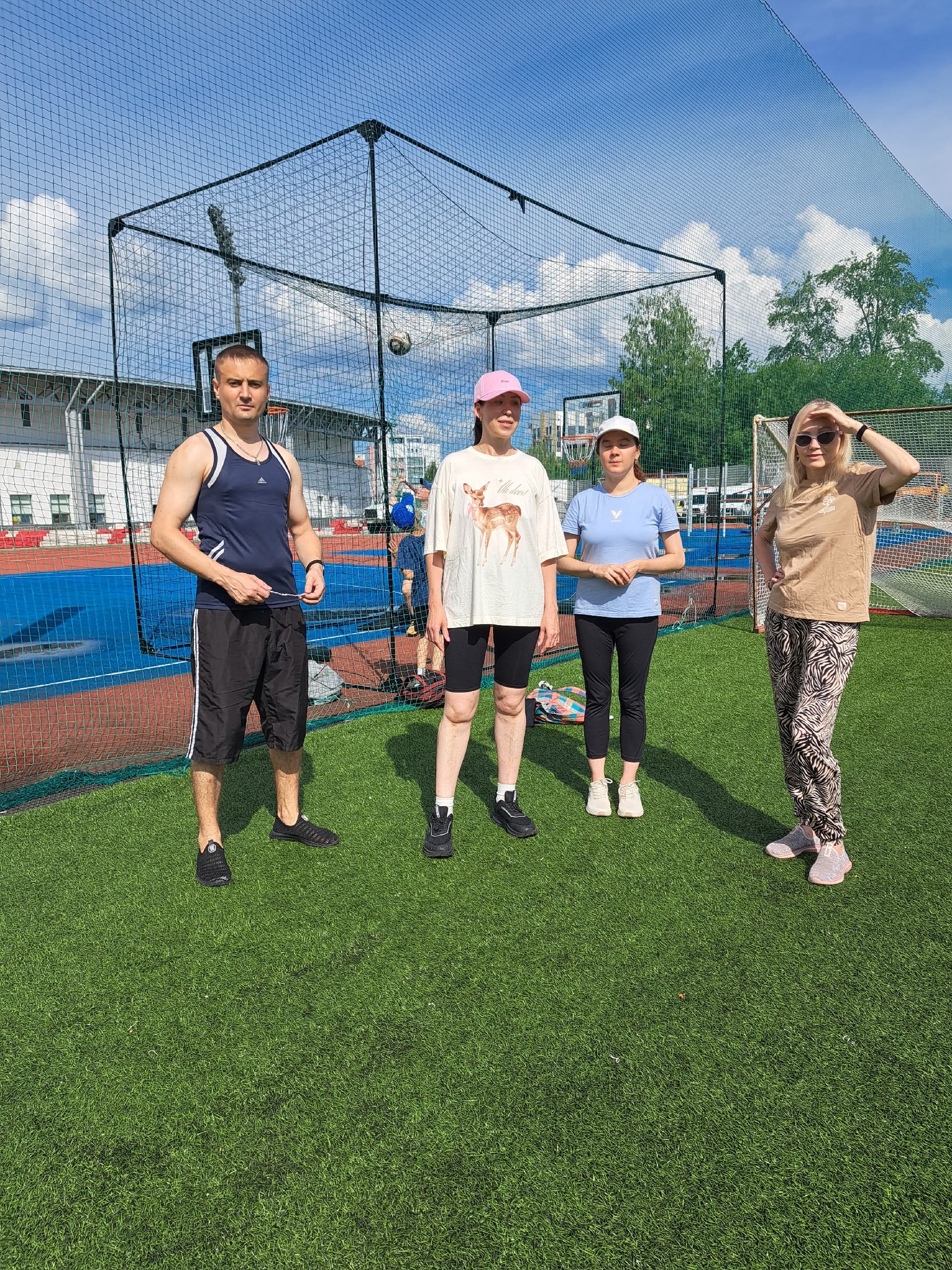 Команда готовится к спартакиаде на стадионе
