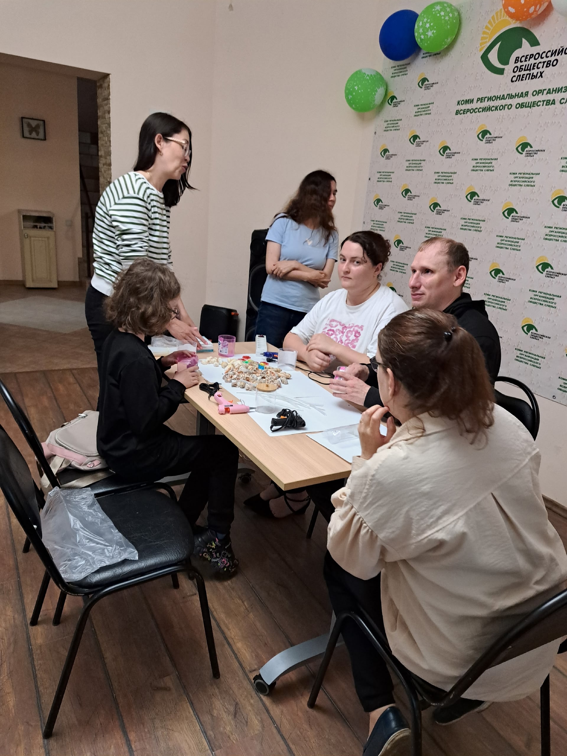 Участники мастер-класса Ольги Зоричевой в МО ВОС Сыктывкарская,  создали летние органайзеры в морском стиле.
