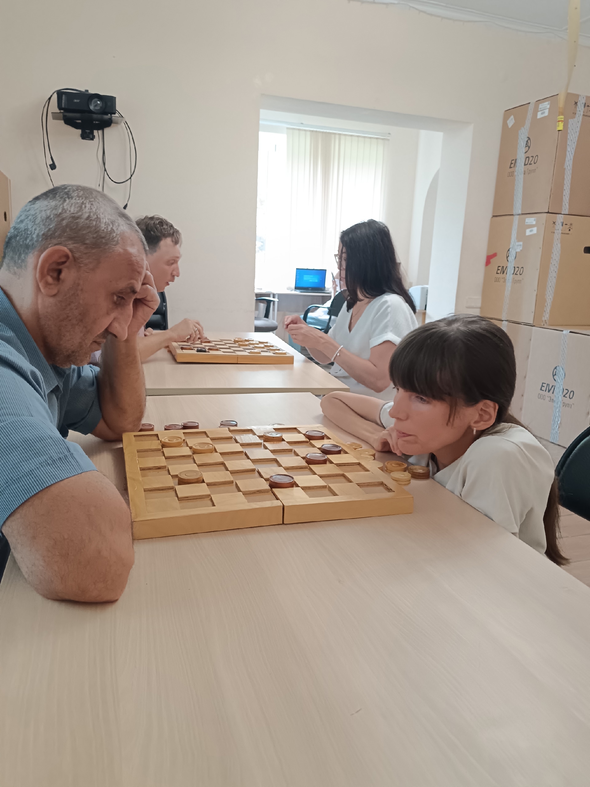Утро началось с шашек