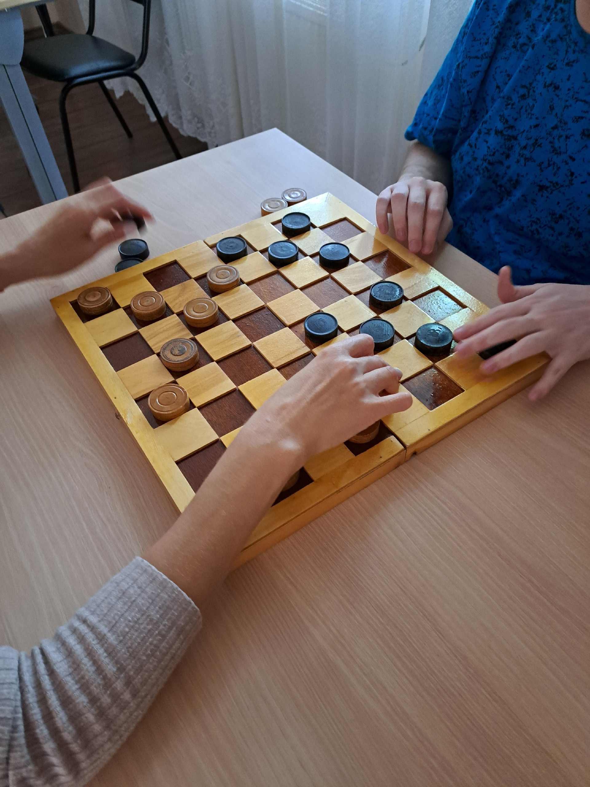 Александр Изъюров провел обучение игре в шашки