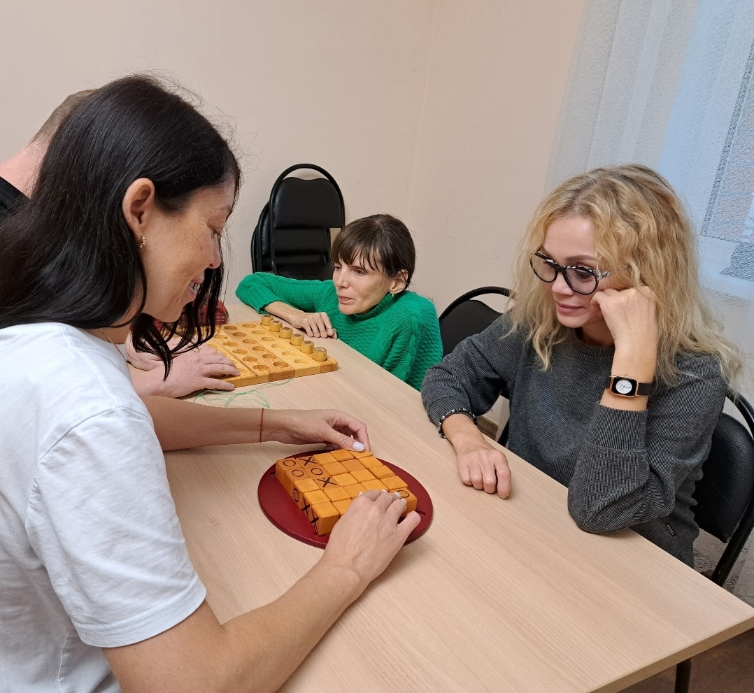 Участники провели тренировку по настольным играм квиксо и ово