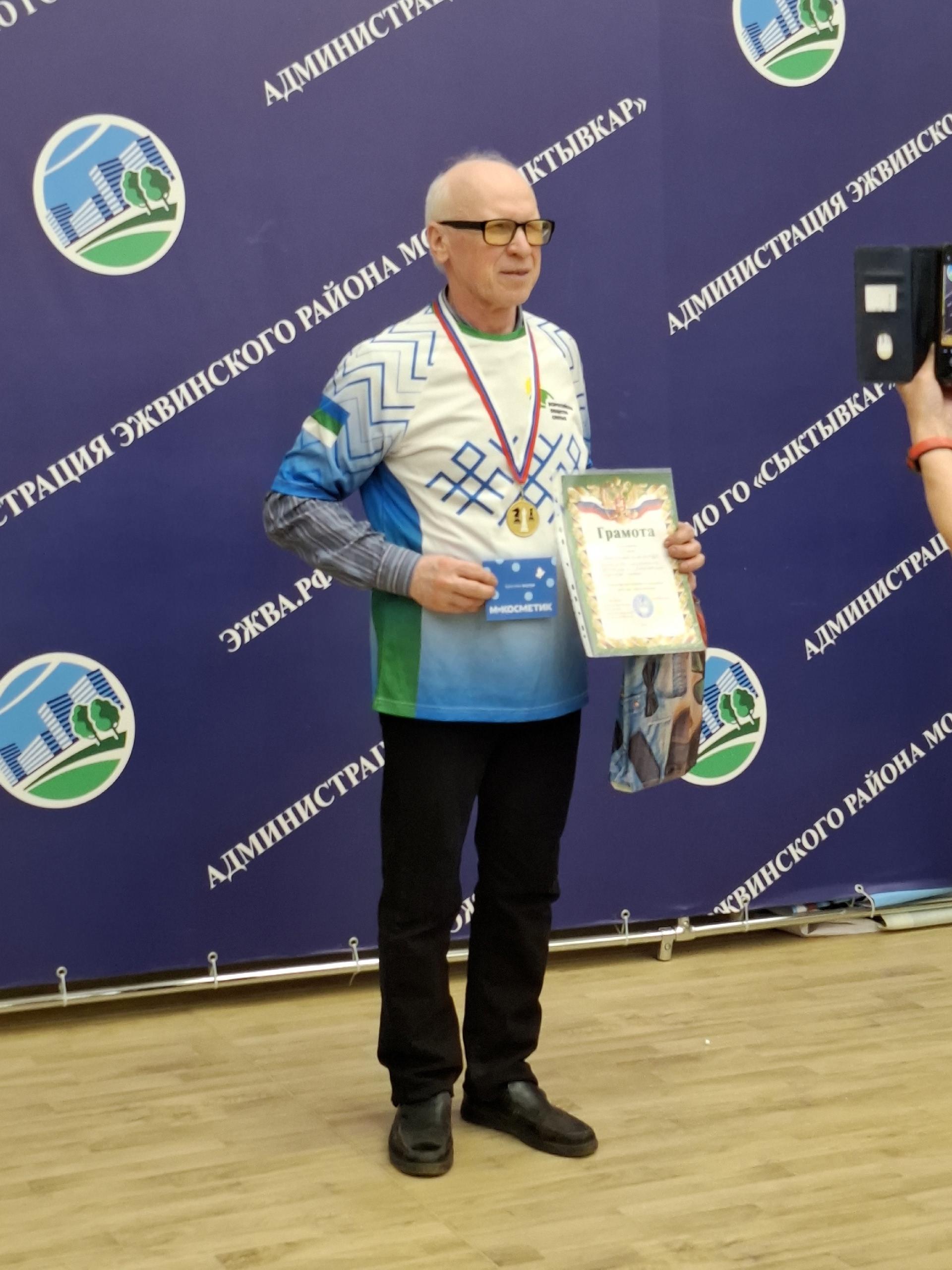 Победитель шахматного турнира с грамотой и медалью