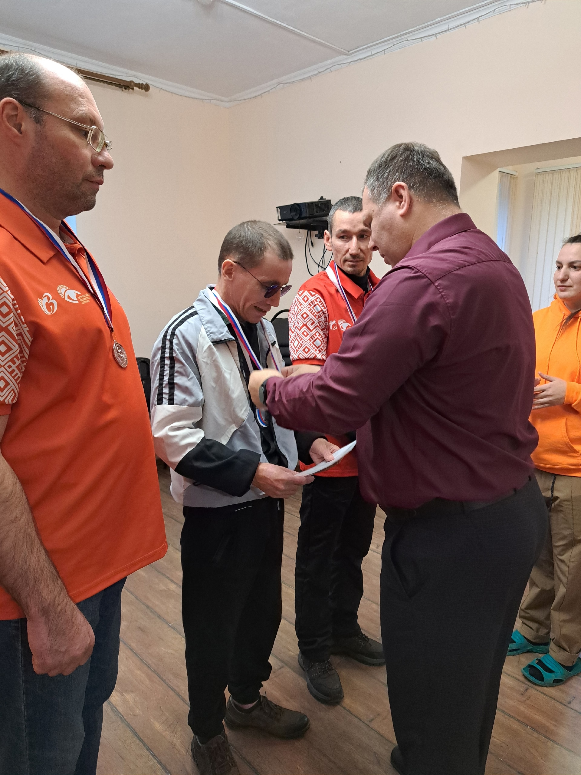 Награждение медалью участника соревнований